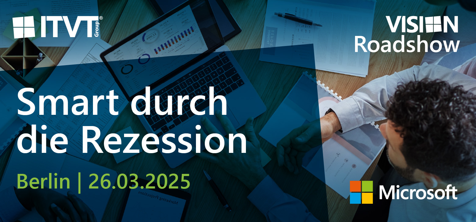 ITVT Vision Roadshow-Banner mit dem Thema â€žSmart durch die Rezessionâ€œ, Veranstaltungstermin 26. MÃ¤rz 2025 in Berlin, mit Microsoft-Logo und einer Draufsicht auf ein GeschÃ¤ftstreffen mit einem Laptop, auf dem Diagramme und Dokumente auf einem Holztisch angezeigt werden.