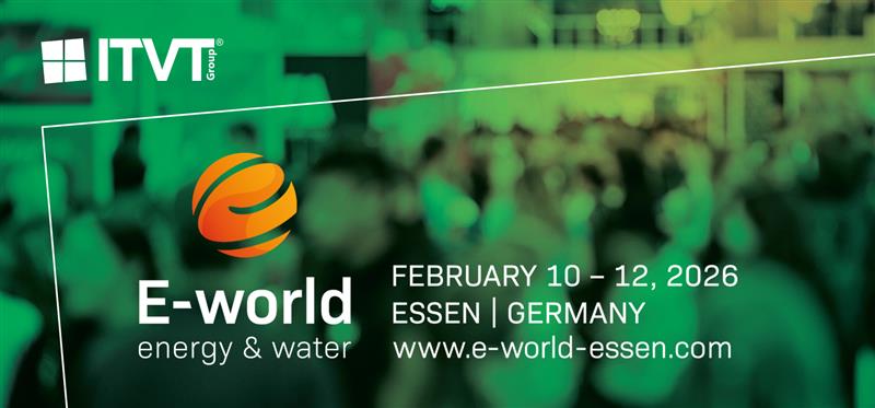 Werbebanner fÃ¼r ITVT auf der Eâ€‘world energy & water 2026. Der Hintergrund zeigt eine verschwommene Menschenmenge in GrÃ¼ntÃ¶nen. Auf der linken Seite sind die Logos von â€ž365 Stadtwerkâ€œ und AvePoint zu sehen, zusammen mit einem Text, der Besucher zur Eâ€‘world einlÃ¤dt: â€žBesuchen Sie uns auf der Eâ€‘world! Halle 6 | Stand 6H113.â€ Rechts ist das Logo der Eâ€‘world energy & water mit den Veranstaltungsdetails zu sehen: 10. bis 12. Februar 2026 in Essen, Deutschland, und die Website www.e-world-essen.com.